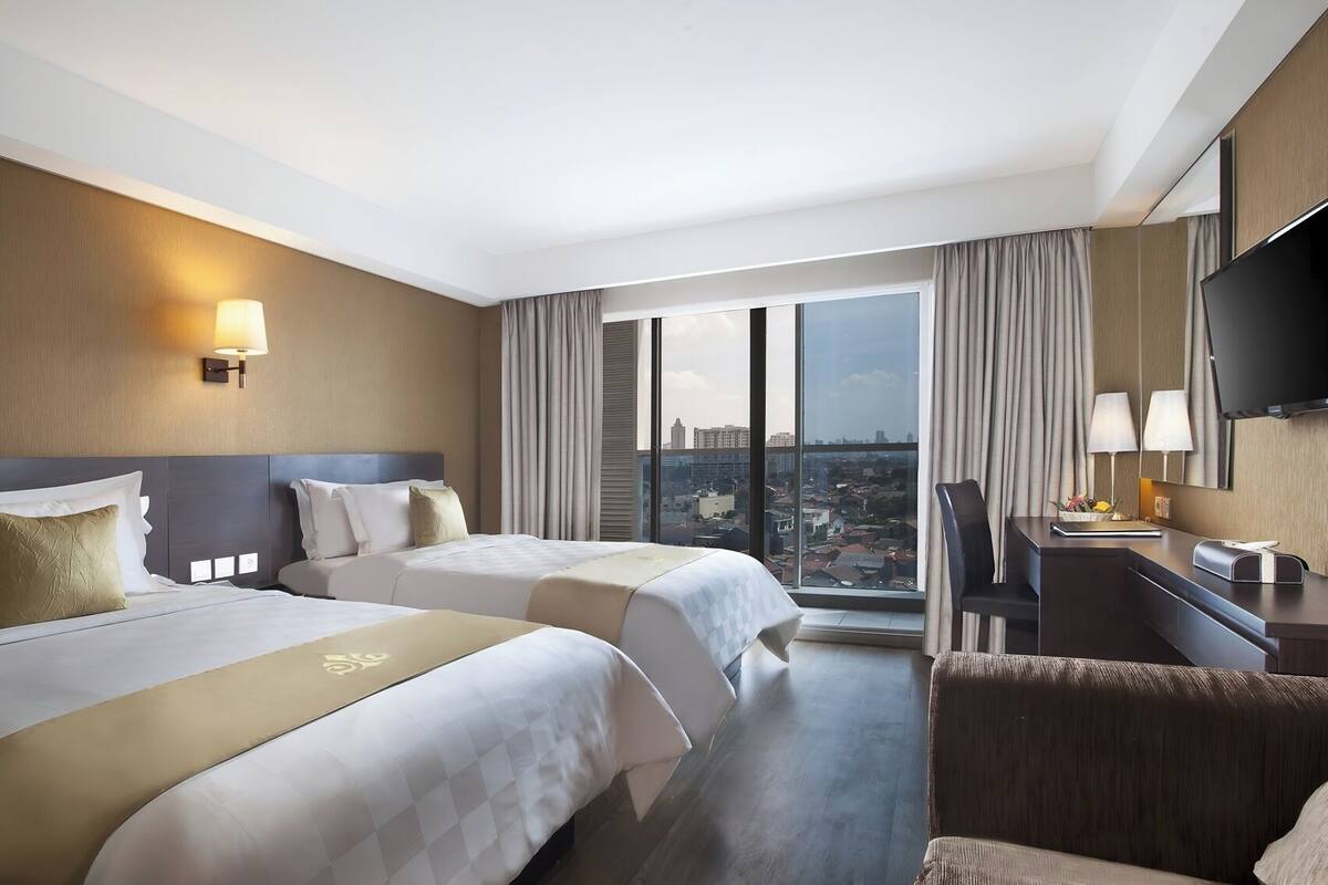 1 bedroom, premium bedding, minibar, in-room safe