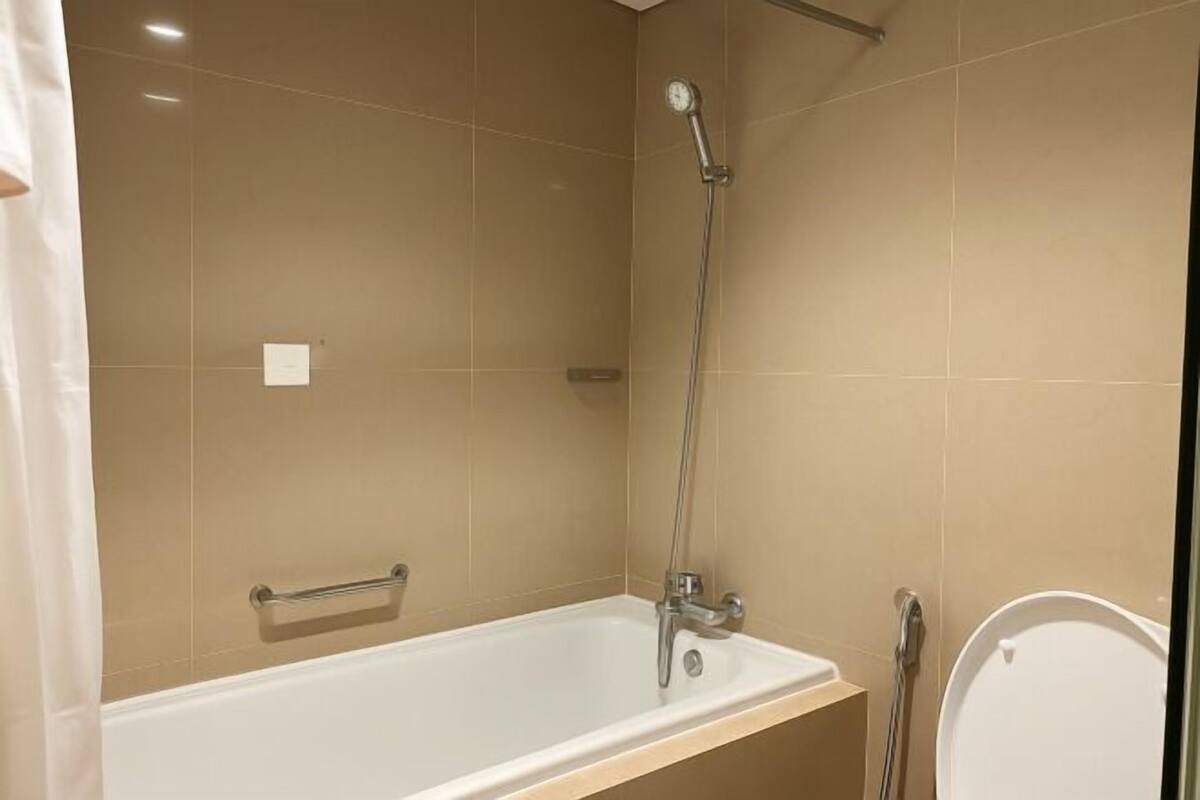 Bathroom | Shower, free toiletries, hair dryer, slippers