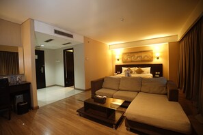 1 bedroom, minibar, in-room safe, desk