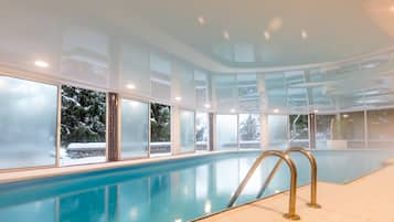 Indoor pool, pool loungers