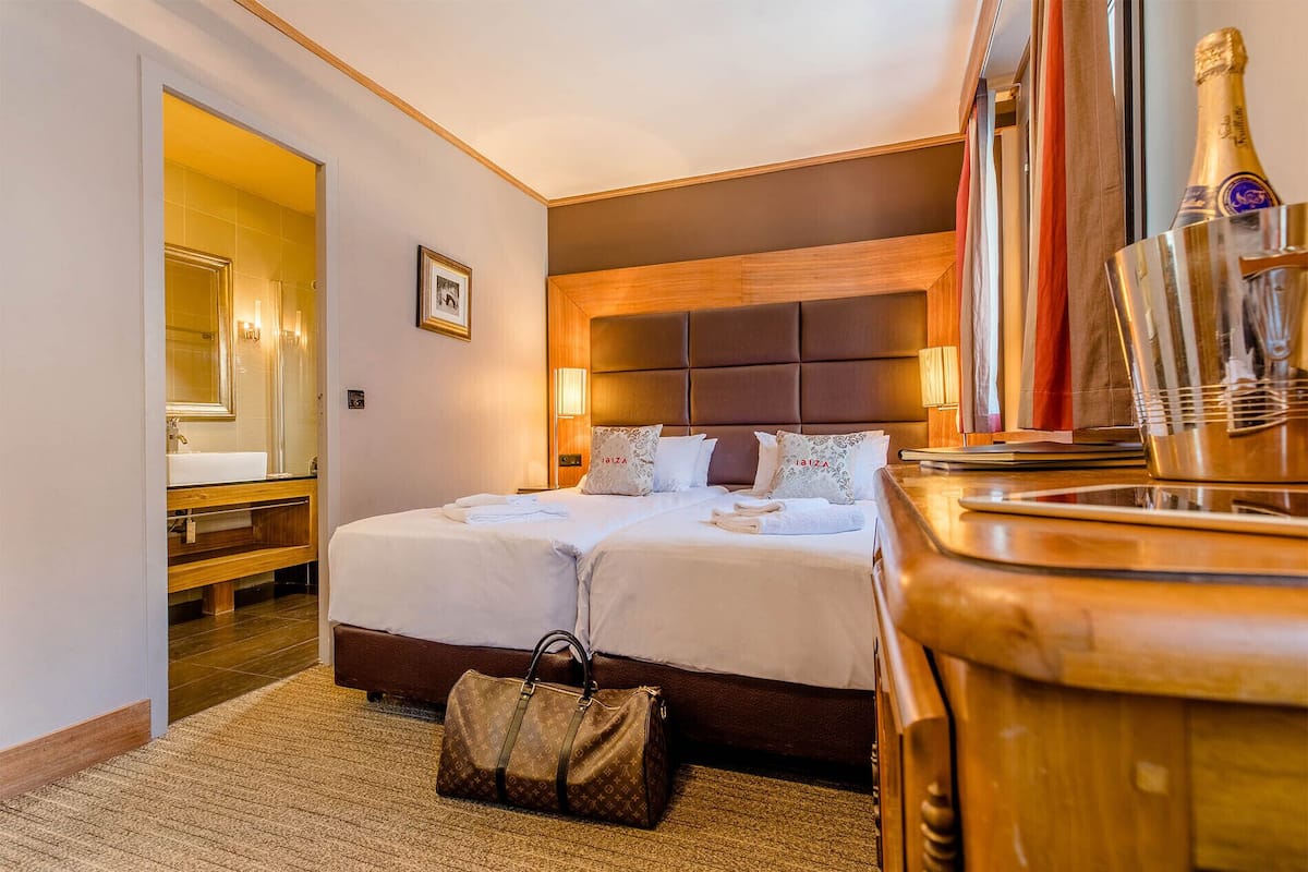 1 bedroom, free WiFi, bed sheets