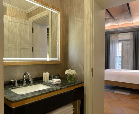 10 Karakoy Istanbul Special Class - Image 33