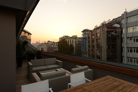 10 Karakoy Istanbul Special Class - Image 24