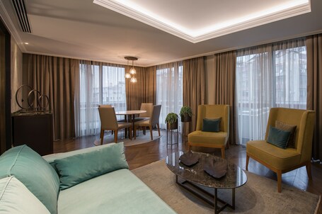 10 Karakoy Istanbul Special Class - Image 35