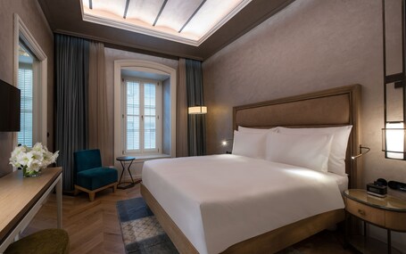 10 Karakoy Istanbul Special Class - Image 65