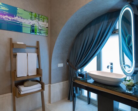 10 Karakoy Istanbul Special Class - Image 54
