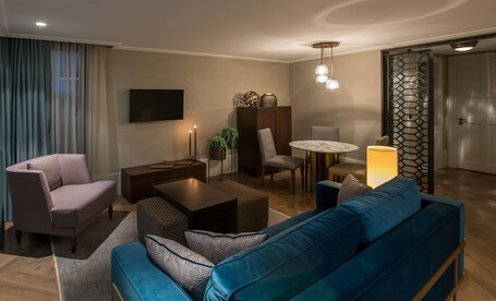 10 Karakoy Istanbul Special Class - Image 39