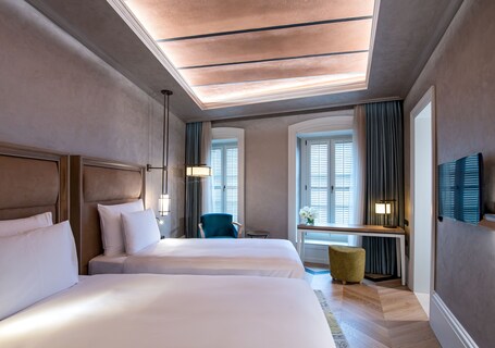 10 Karakoy Istanbul Special Class - Image 70