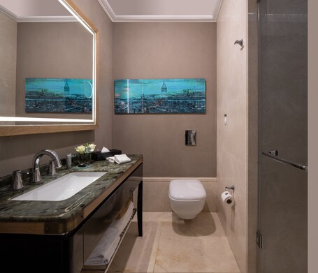 10 Karakoy Istanbul Special Class - Image 32