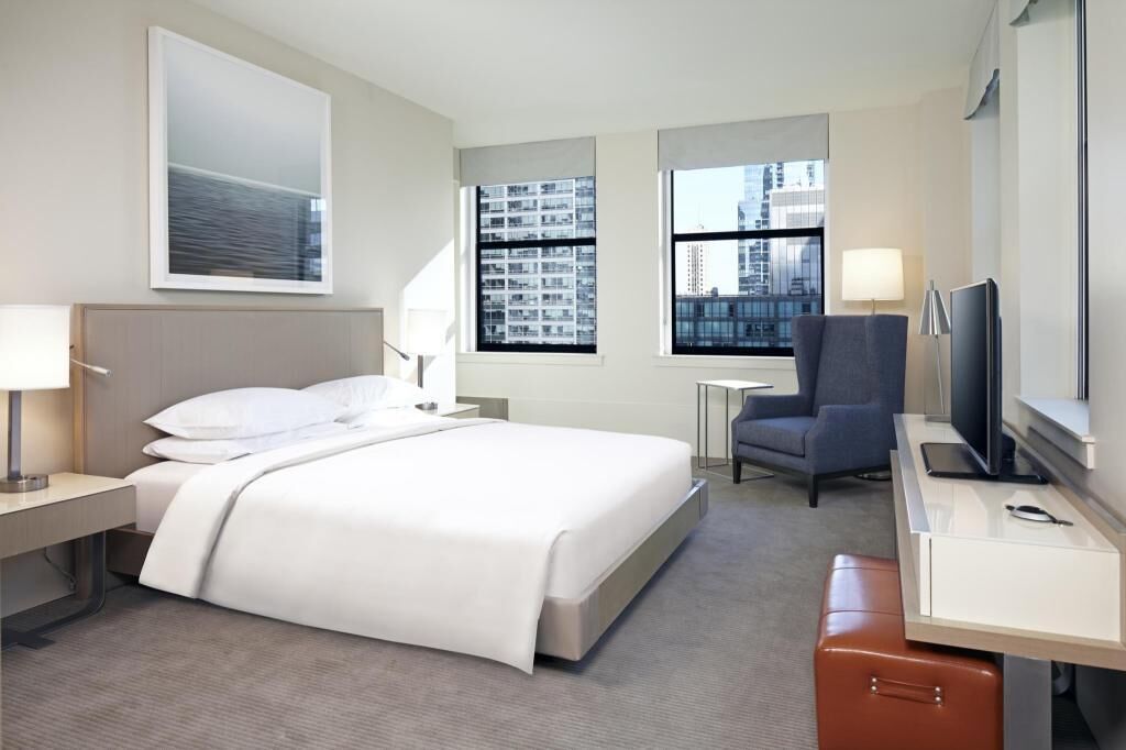 Egyptian cotton sheets, premium bedding, in-room safe, desk