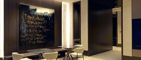 Sala de estar en el lobby