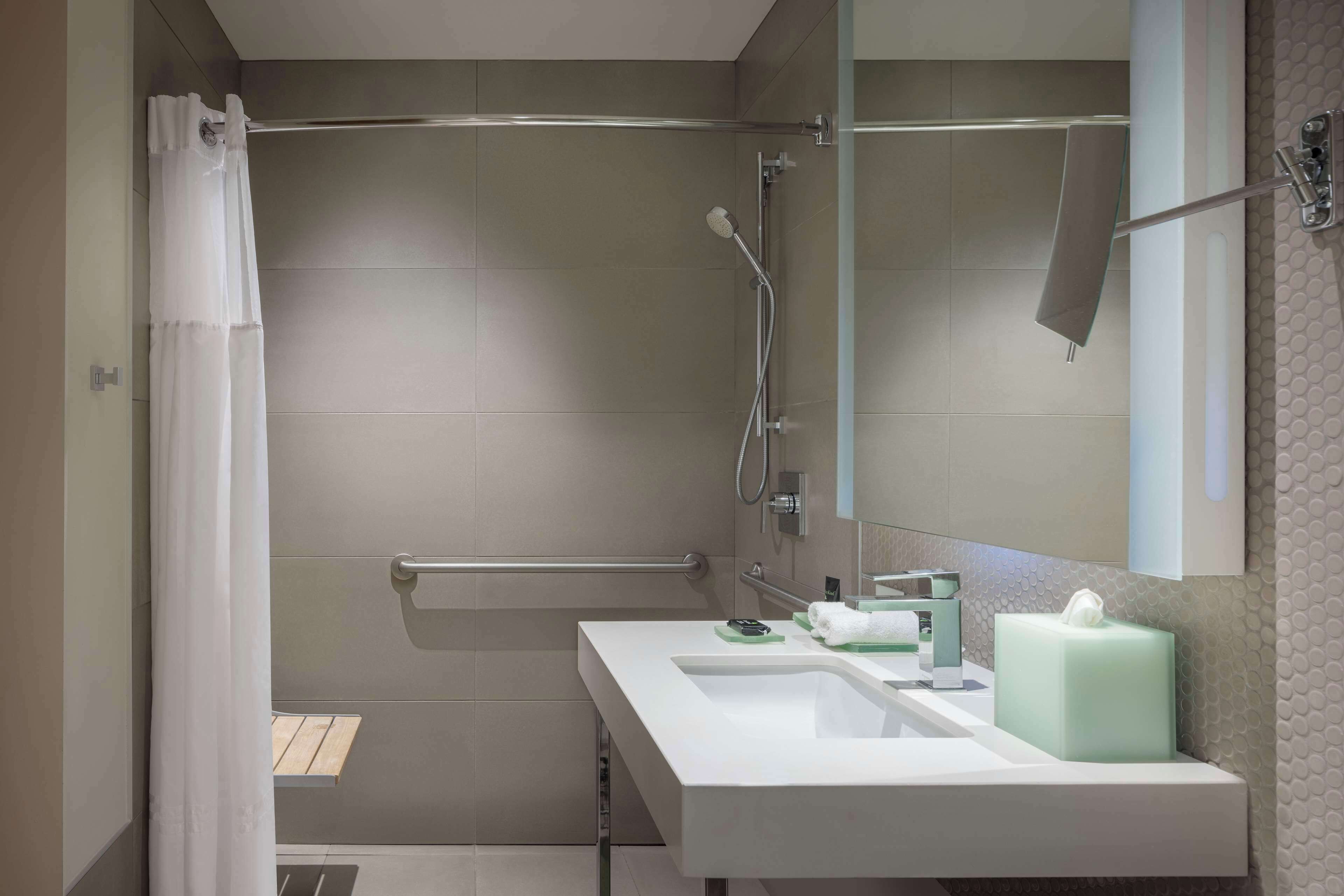 egyptian cotton sheets, premium bedding, in-room safe, desk