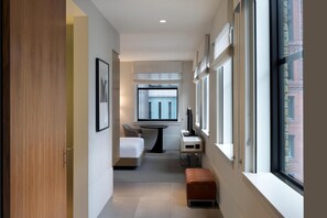 Deluxe Room, 1 Queen Bed | Egyptian cotton sheets, premium bedding, in-room safe, desk - Hyatt Centric The Loop Chicago (Chicago)
