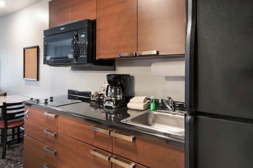 Full-sized fridge, microwave, stovetop, coffee/tea maker