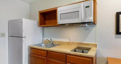 Extended Stay America Select Suites - Cleveland - Airport