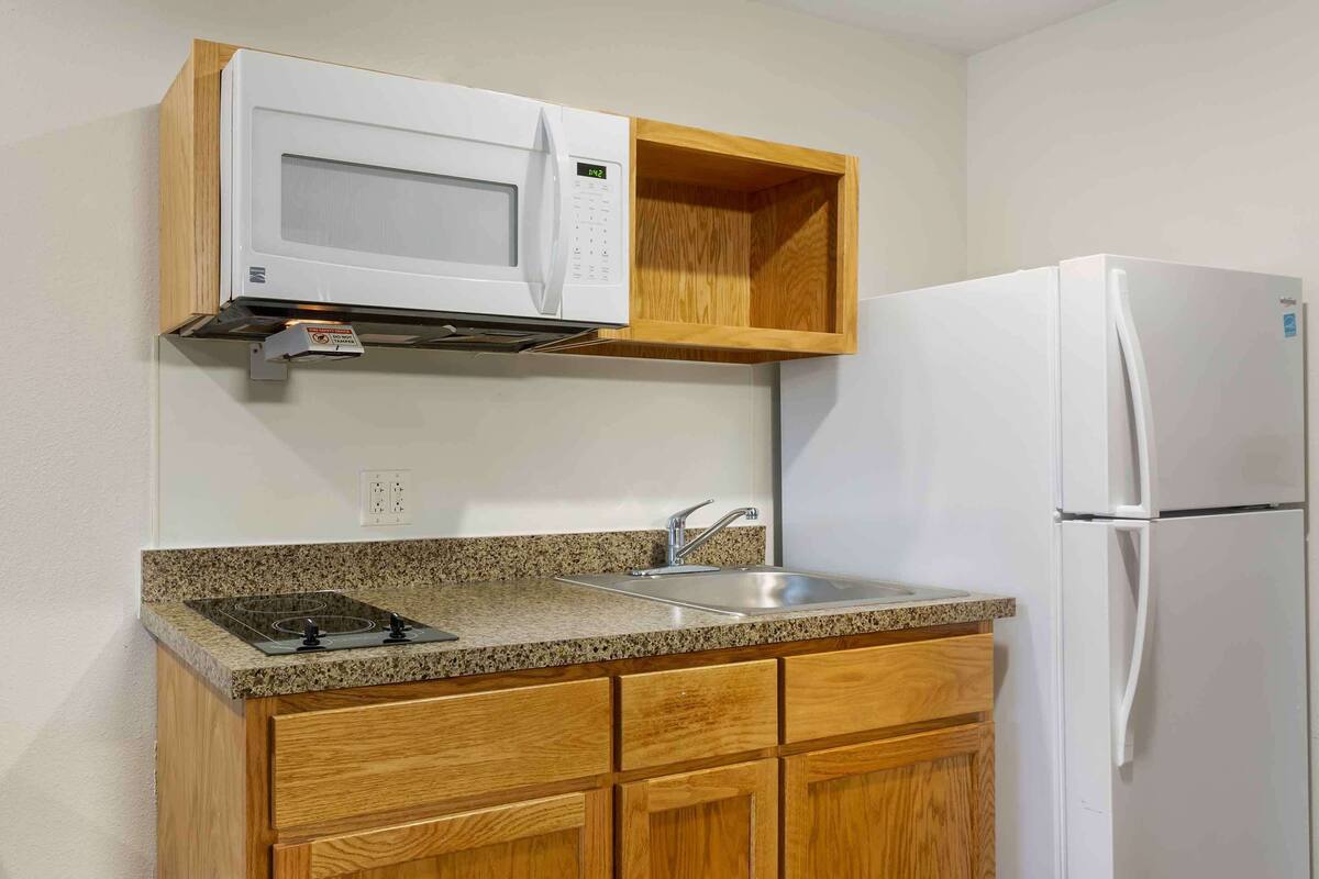 full-sized fridge, microwave, stovetop, freezer