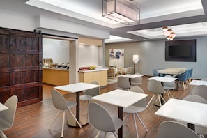 Free daily continental breakfast - TownePlace Suites by Marriott Newnan (Newnan)