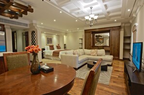 Premium bedding, minibar, in-room safe, desk - Rawasi Hotel Apartments الرواسي للشقق الفندقية (Jeddah)