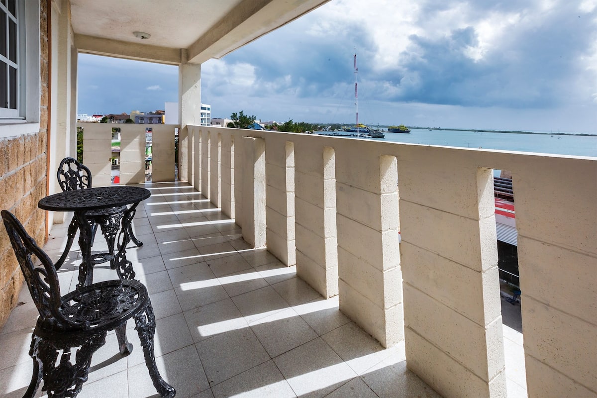 Camera Standard, vista oceano | Minibar, una scrivania