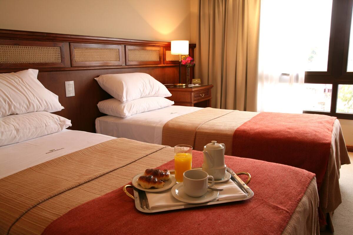 Executive Twin Room | In-room safe, WiFi (free)