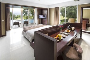Grand Suite, Lagoon View - R Hotel Rancamaya (Bogor)