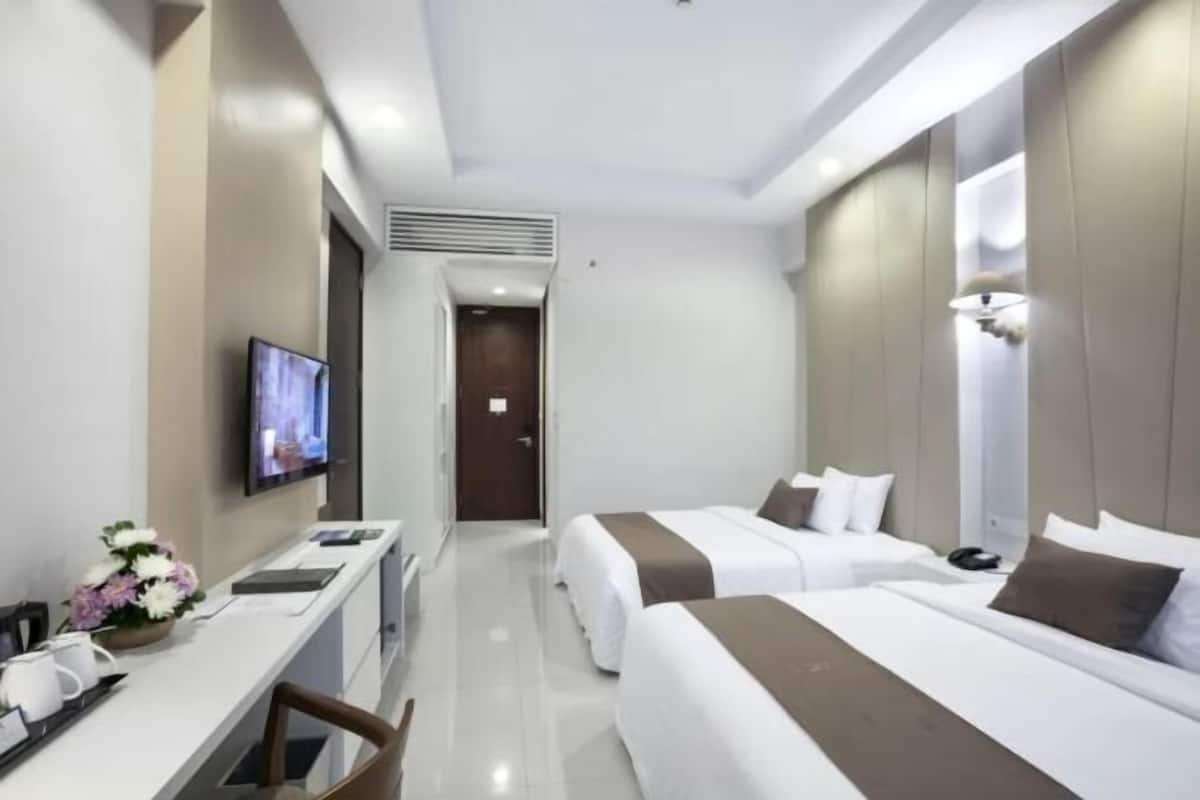 1 bedroom, in-room safe, desk, blackout curtains