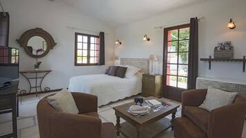 Premium bedding, in-room safe, individually decorated, free WiFi