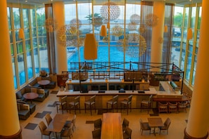 2 Bars/Lounges, Lobby-Lounge