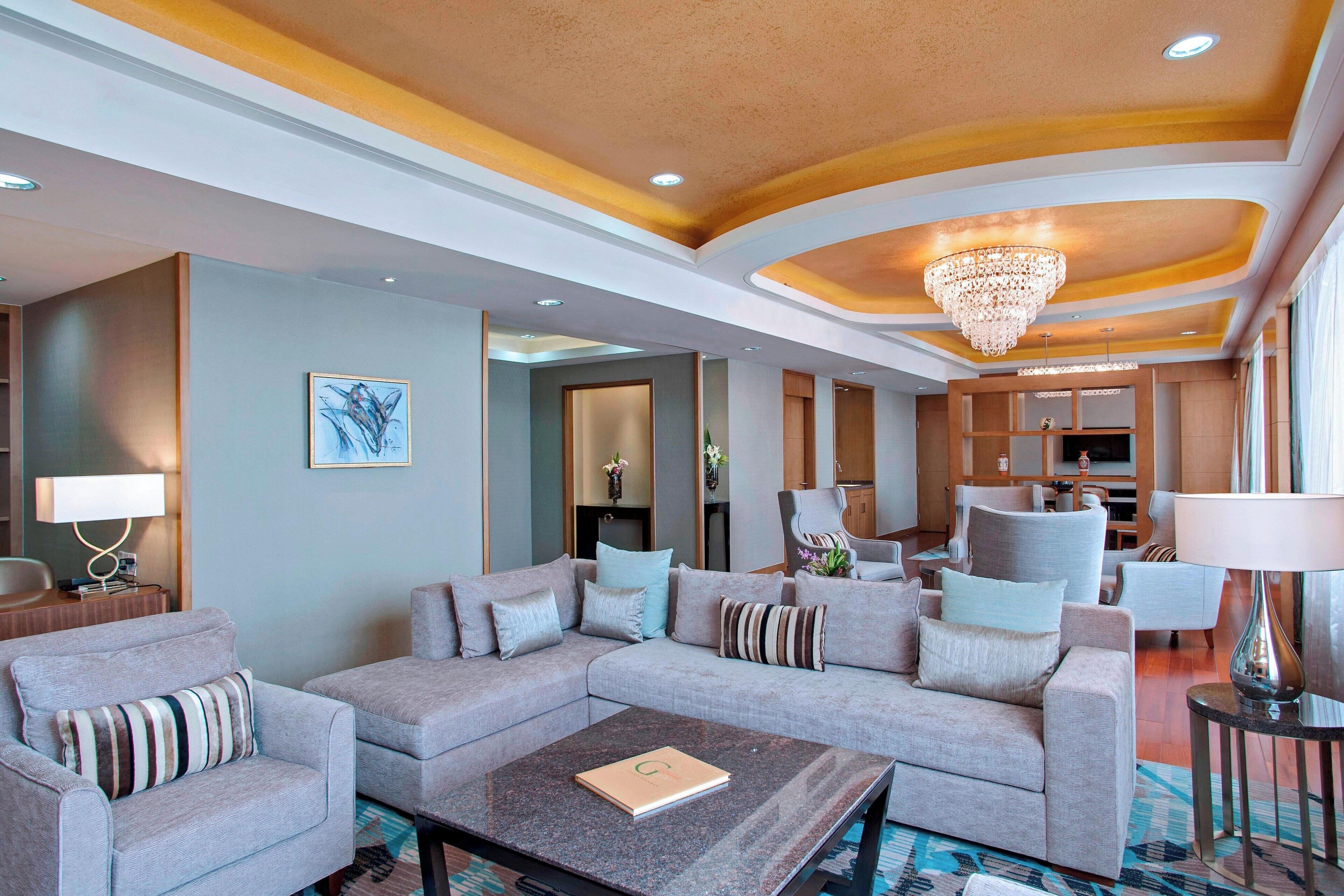 Presidential Suite, 1 King Bed, City View (Executive Level) | Living area | 32-inch LCD TV with cable channels, TV, Netflix