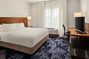 Cobrellits, matalassos amb encoixinament addicional i escriptori 