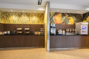 Free daily buffet breakfast - Fairfield Inn & Suites by Marriott Waterloo Cedar Falls (Waterloo)