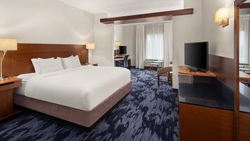 Chăn bông, nệm có lớp đệm bông, bàn, màn/rèm cản sáng