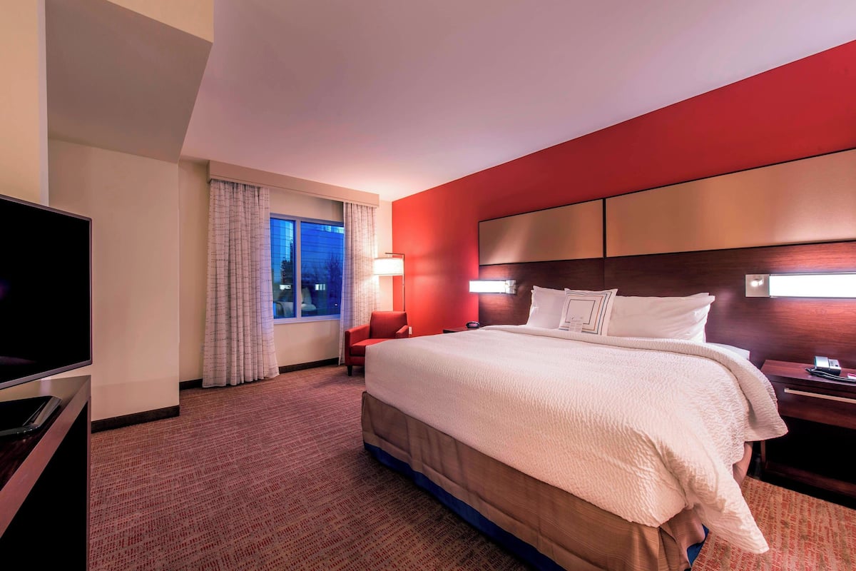 desk, iron/ironing board, free cots/infant beds, free rollaway beds