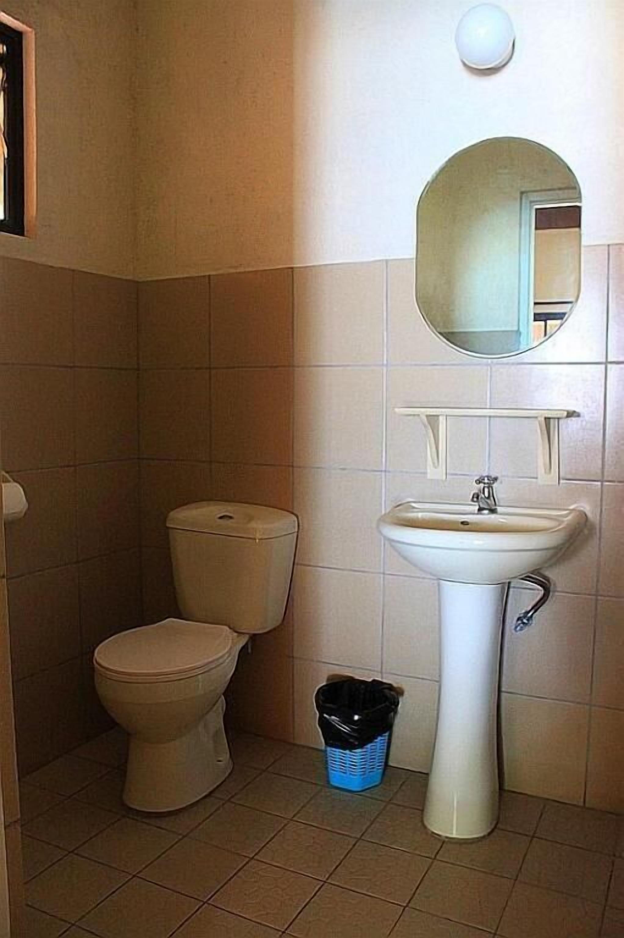 shower, free toiletries, towels