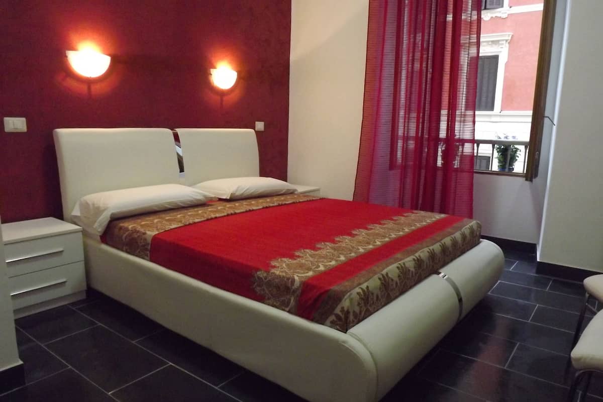 Superior tweepersoonskamer, bubbelbad | Luxe beddengoed, een bureau, extra bedden, gratis wifi