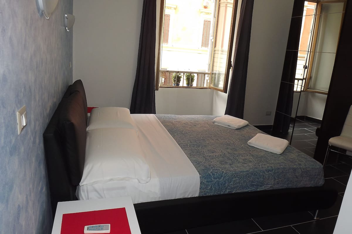 Superior eenpersoonskamer, bubbelbad | Luxe beddengoed, een bureau, extra bedden, gratis wifi