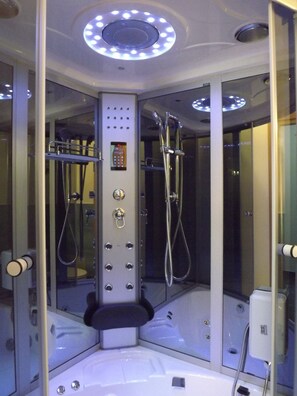 Chambre Simple Supérieure, bain à remous | Baignoire à jets