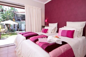 Cortinas blackout, Wi-Fi de cortesia, roupa de cama