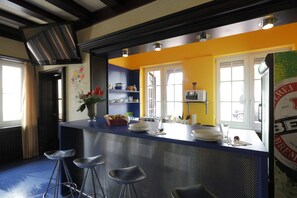 Petit déjeuner, déjeuner et dîner servis sur place