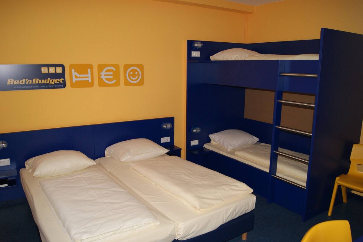 Habitación cuádruple, baño privado | Habitación temática infantil