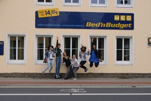 Front of property - Bed'nBudget Expo-Hostel Dorms (Hannover)