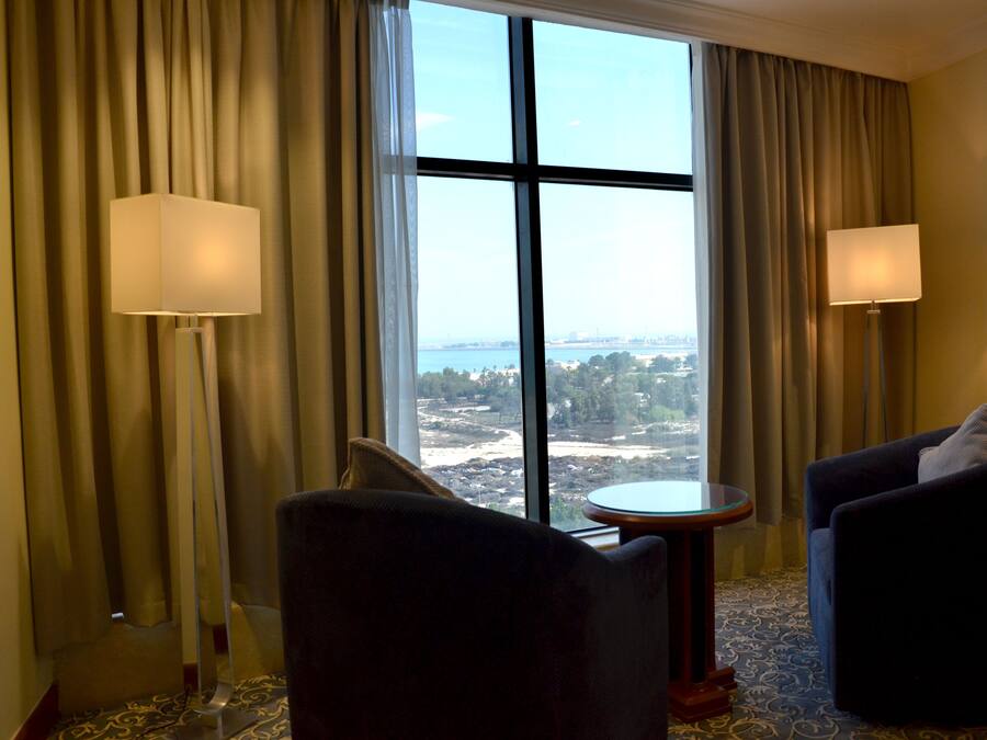 1 bedroom, Egyptian cotton sheets, premium bedding, down comforters