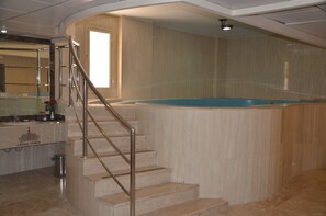 Una piscina techada