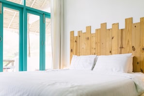 Deluxe Double Room, 1 King Bed, Non Smoking, Pool View