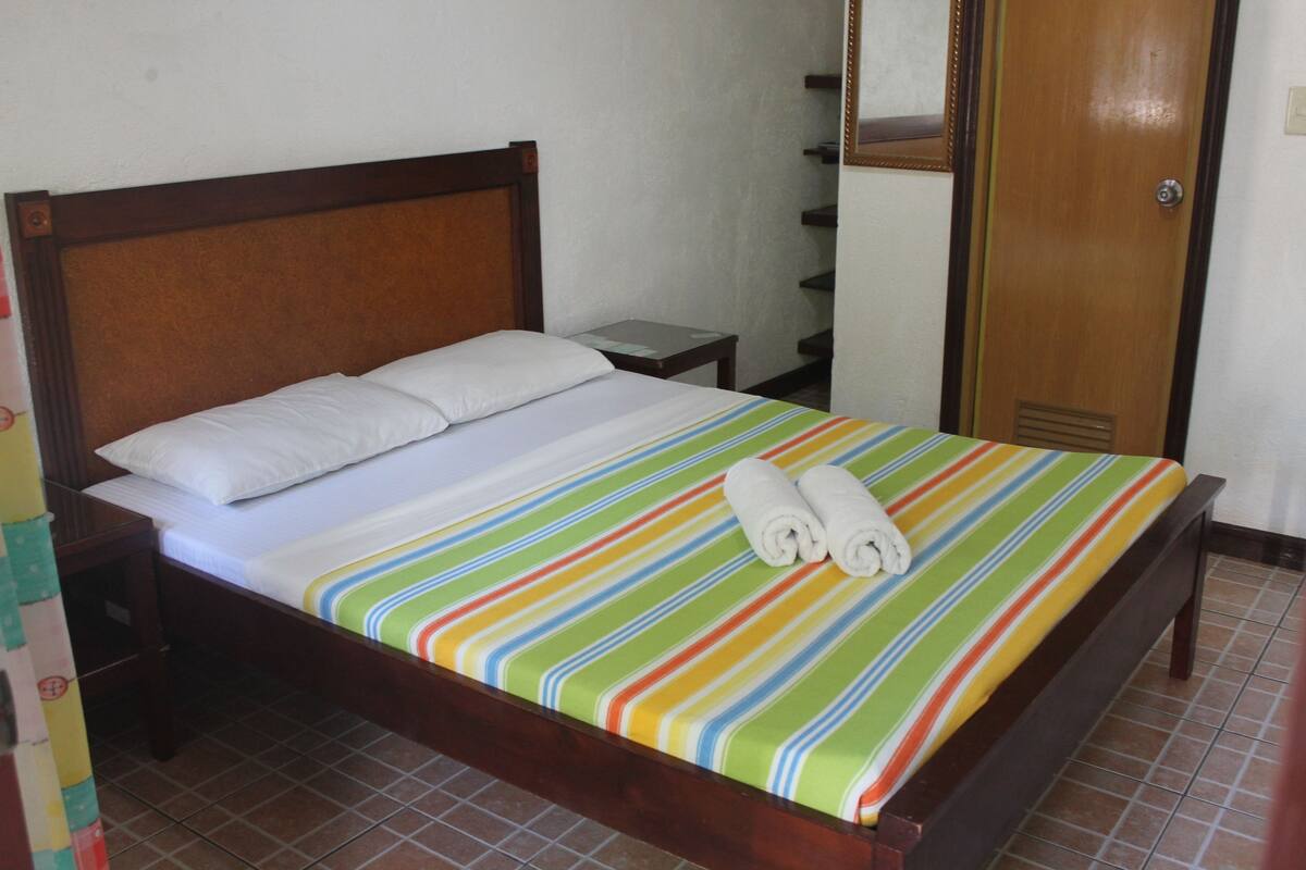 Room | In-room safe, rollaway beds