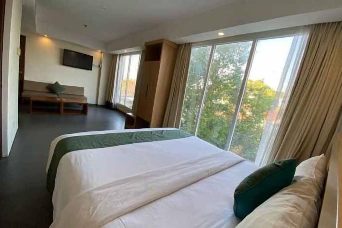 In-room safe, desk, iron/ironing board, rollaway beds