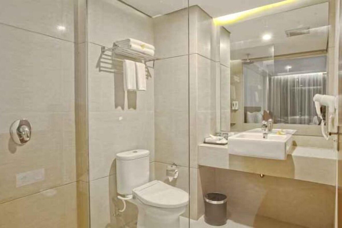 Bathroom | Free toiletries, hair dryer, slippers, bidet