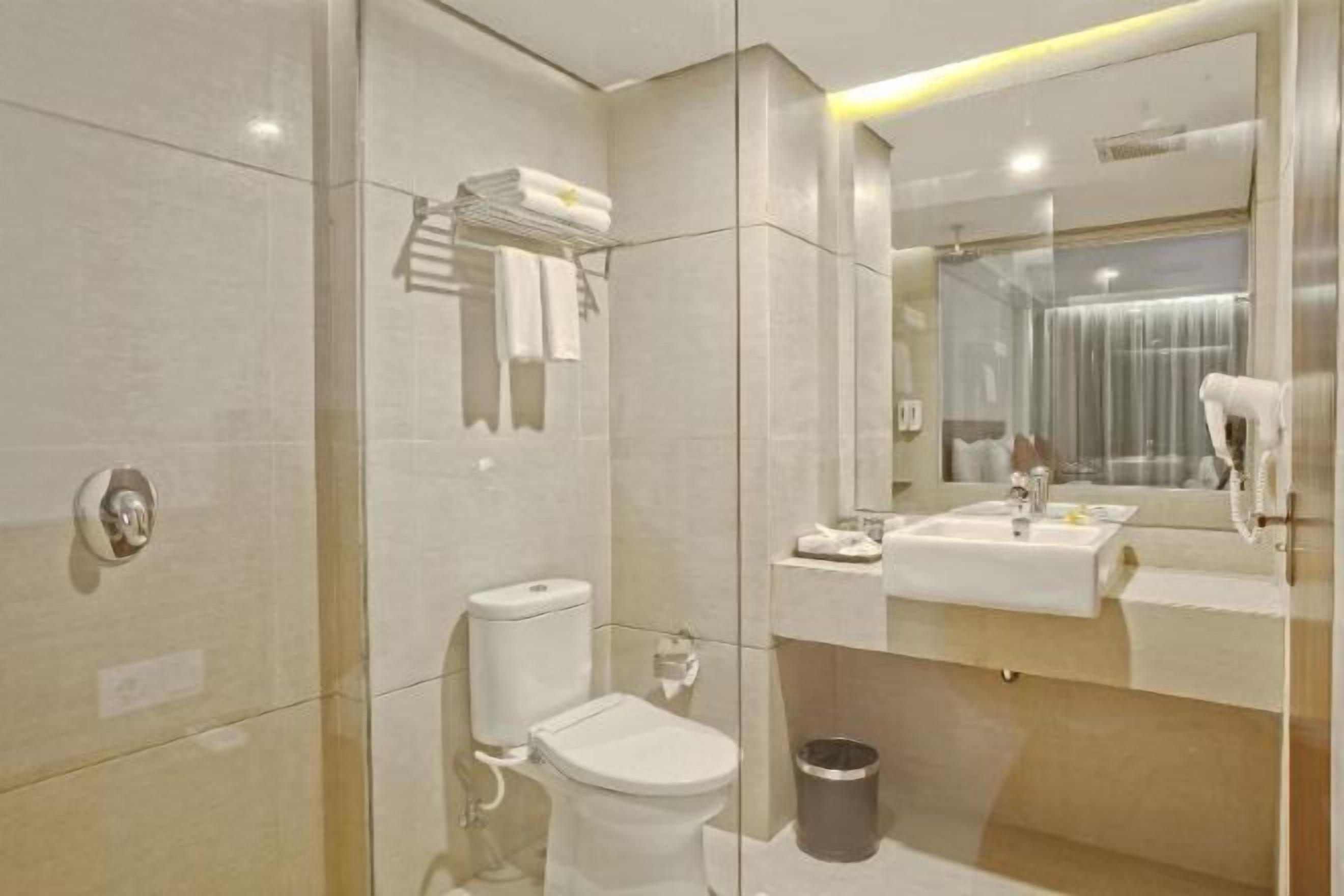 Bathroom | Free toiletries, hair dryer, slippers, bidet