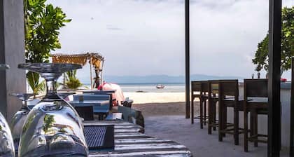 Dancing Elephant Beach Club - Hostel