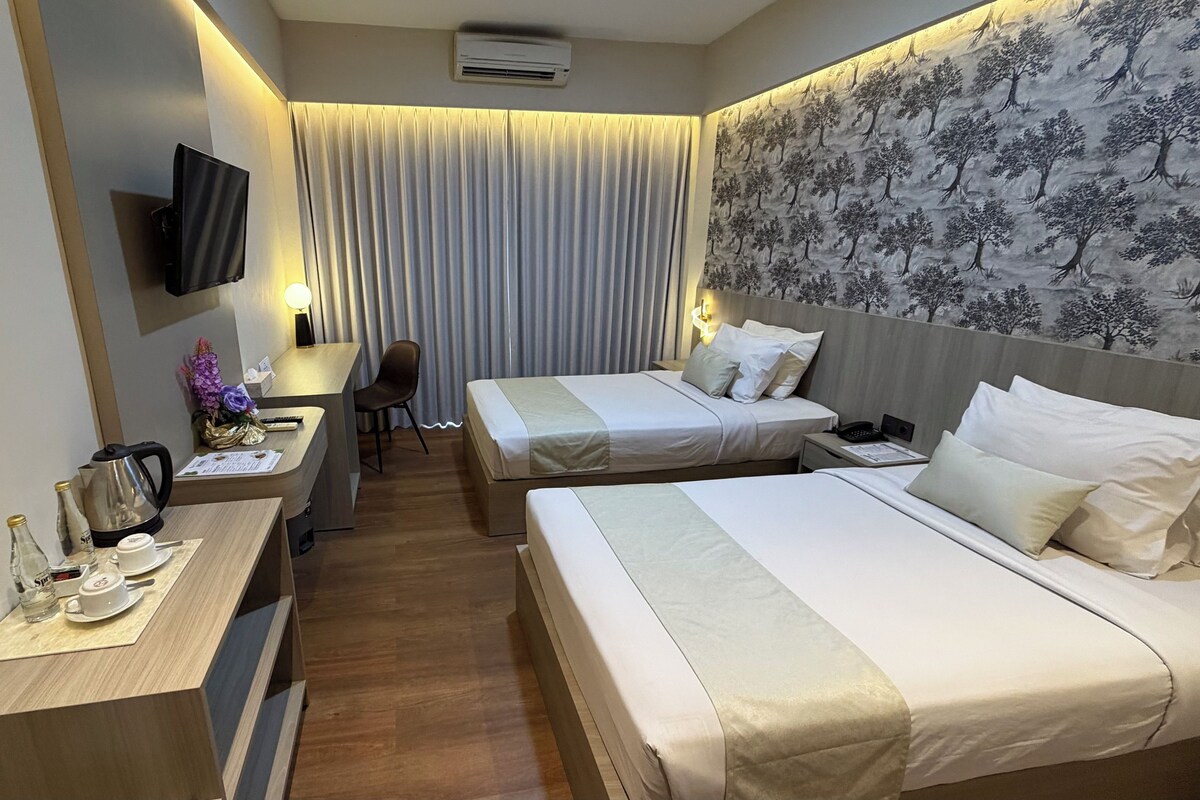 Deluxe Santhi Utara | Blackout drapes, iron/ironing board (on request), WiFi (free)